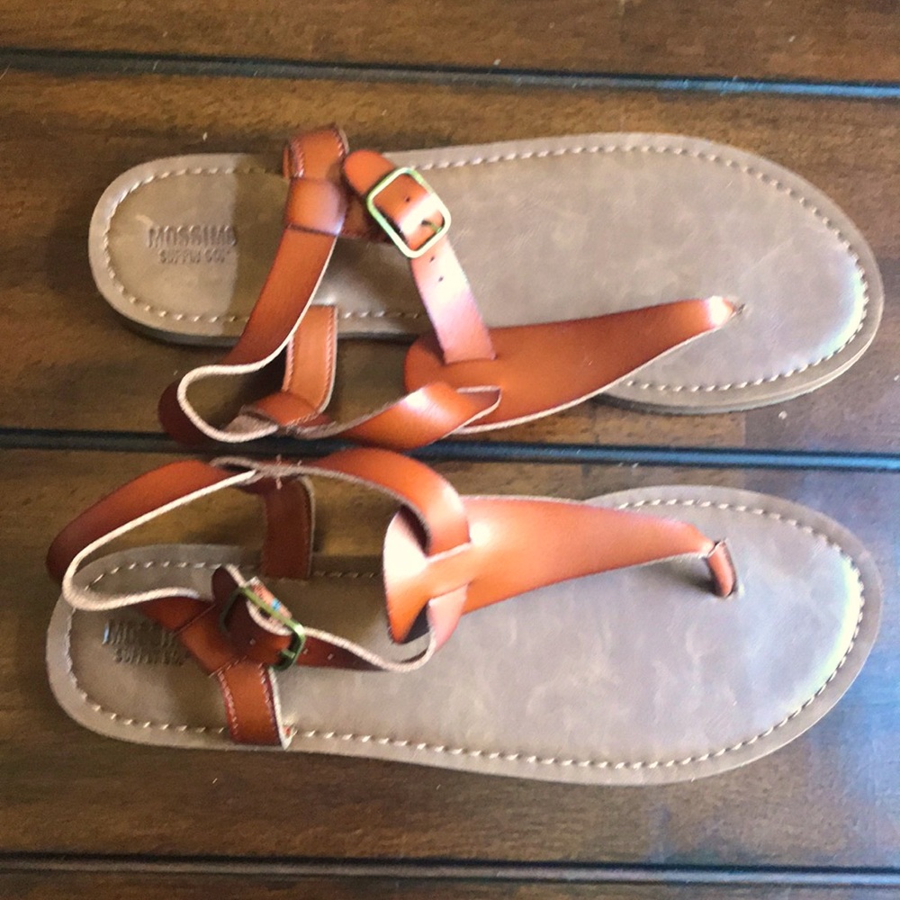Cognac thong sandals